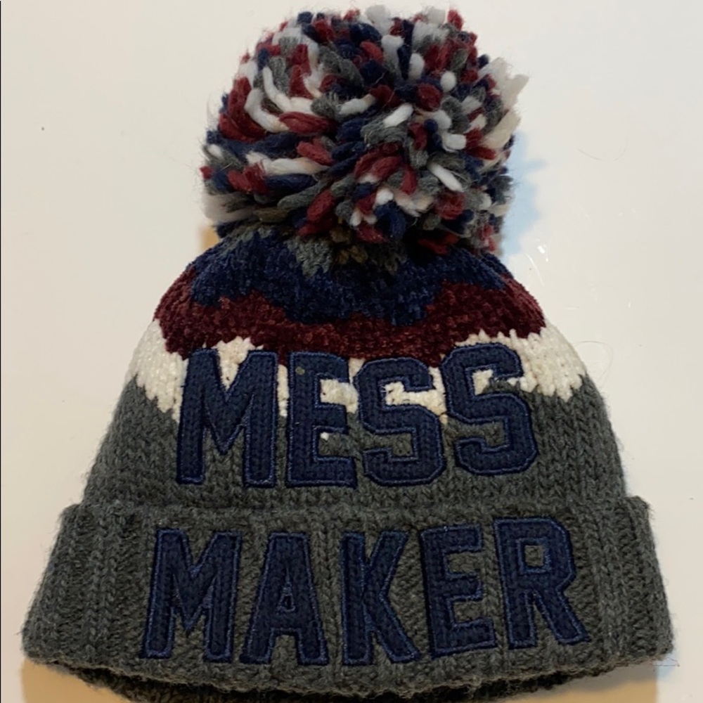 Children’s Place Black/Maroon PomPom Hat 6-12 no
